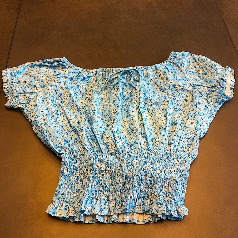 Girls cute summer top! Size 14, fits more like a 12-14.